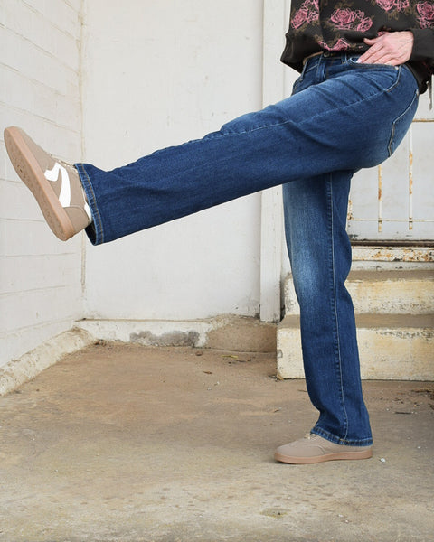 MID RISE SIDE SEAM DETAIL STRAIGHT JEANS BY JUDY BLUE - REG/CURVY