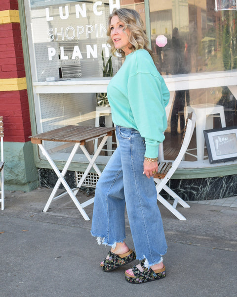 HR CROP WIDE  STEP HEM JEANS BY RISEN