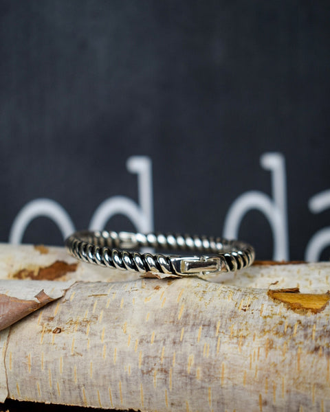 FOLLOW MY LEAD ROPE HINGED BANGLE BRACELET - 2 COLORS