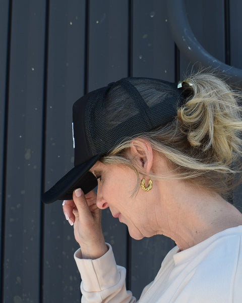 FLUENT SARCASM TRUCKER HAT - SOLID BLACK