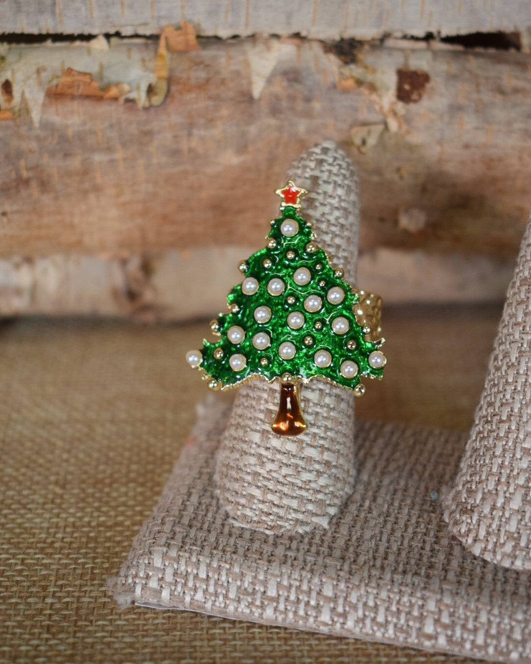CHRISTMAS TREE WITH PEARLS STRETCHY RING - GREEN