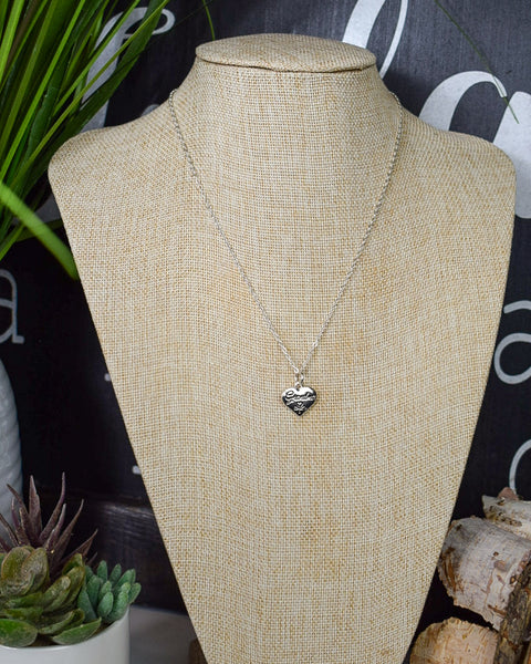 CELEBRATING THE MOMS HEART CHARM NECKLACE -SILVER