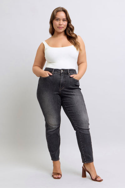 MID-RISE TUMMY CONTROL SLIM FIT JEANS BY JUDY BLUE - BLACK WASHED REG/CURVY