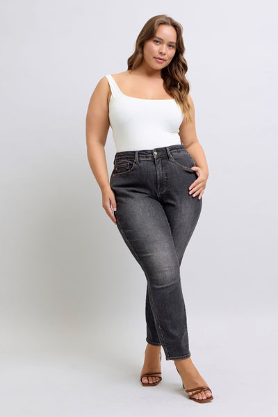 MID-RISE TUMMY CONTROL SLIM FIT JEANS BY JUDY BLUE - BLACK WASHED REG/CURVY