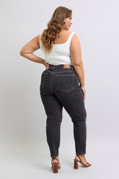 MID-RISE TUMMY CONTROL SLIM FIT JEANS BY JUDY BLUE - BLACK WASHED REG/CURVY