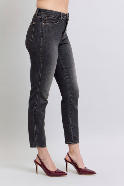 MID-RISE TUMMY CONTROL SLIM FIT JEANS BY JUDY BLUE - BLACK WASHED REG/CURVY