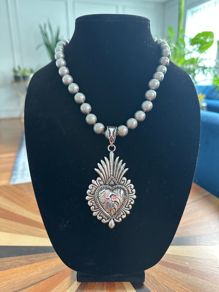 SACRED HEART CHUNKY NECKLACE - SILVER - Salty Lime Boutique
