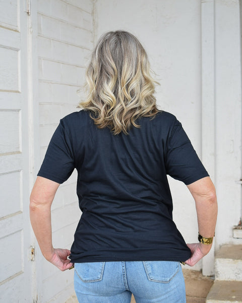 LUCKY GIRL GRAPHIC TEE - BLACK - CURVY