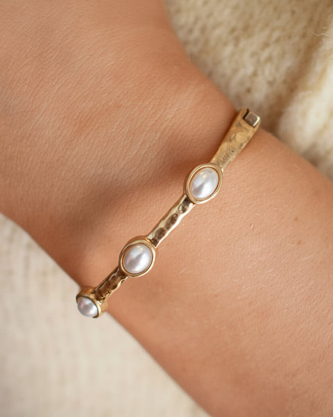 SAMANTHA HINGED HAMMERED MATTE GOLD BRACELET - 6 GEM COLORS - Salty Lime Boutique