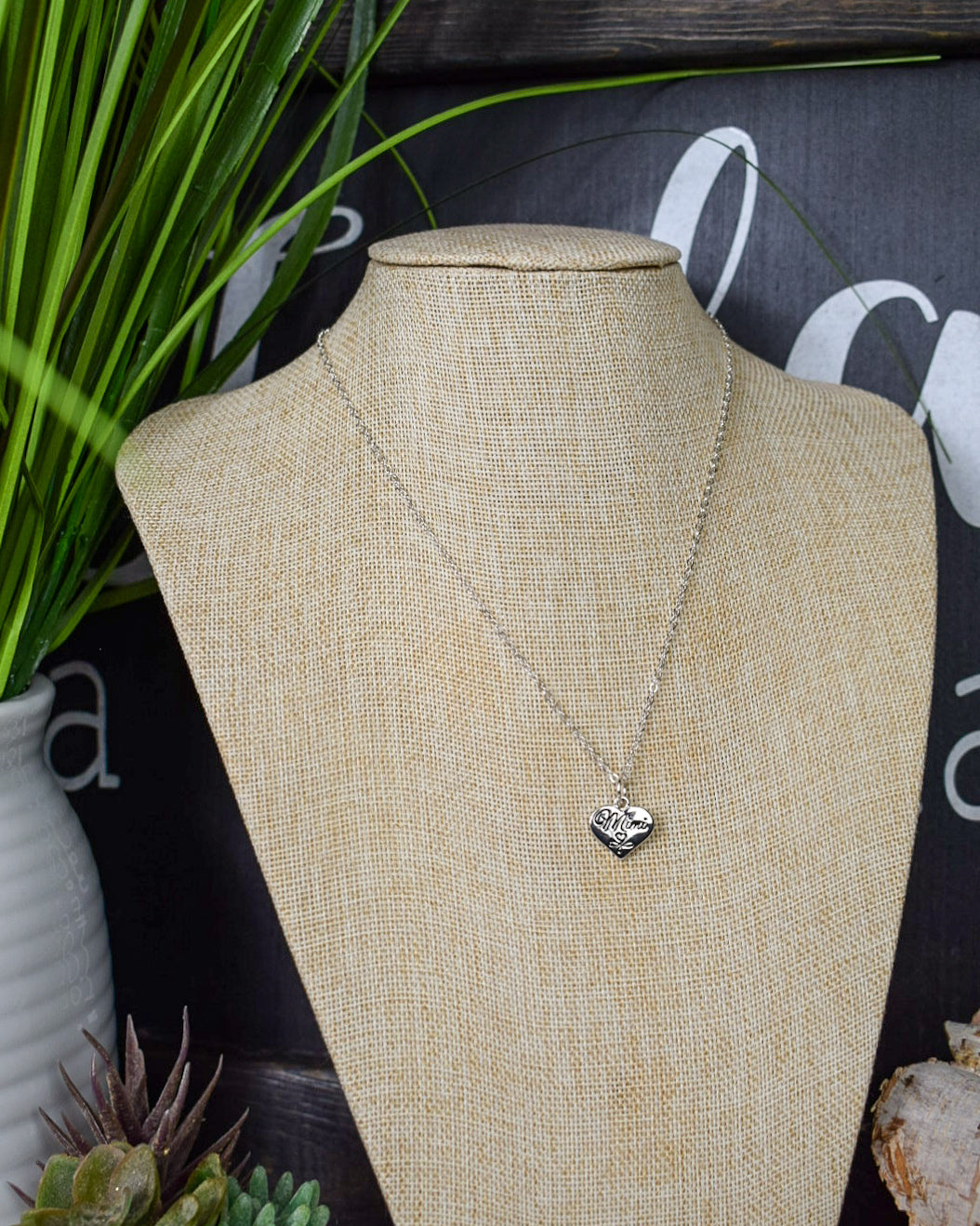 CELEBRATING THE MOMS HEART CHARM NECKLACE -SILVER