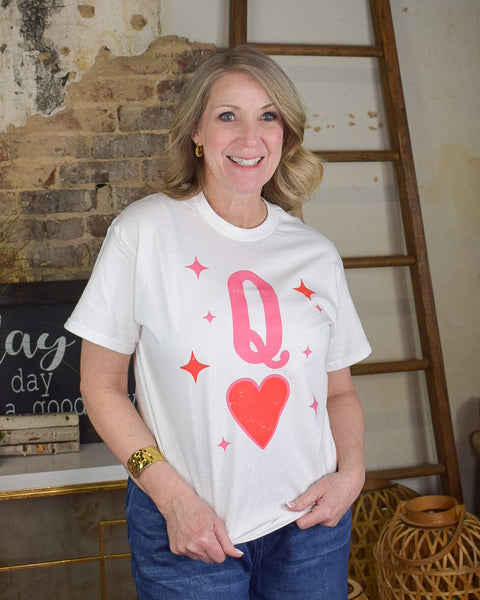 QUEEN OF HEARTS GRAPHIC TEE- WHITE - CURVY