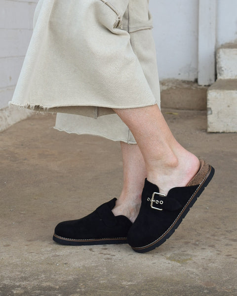 DAY DREAM SLIP ON BY CORKYS- BLACK