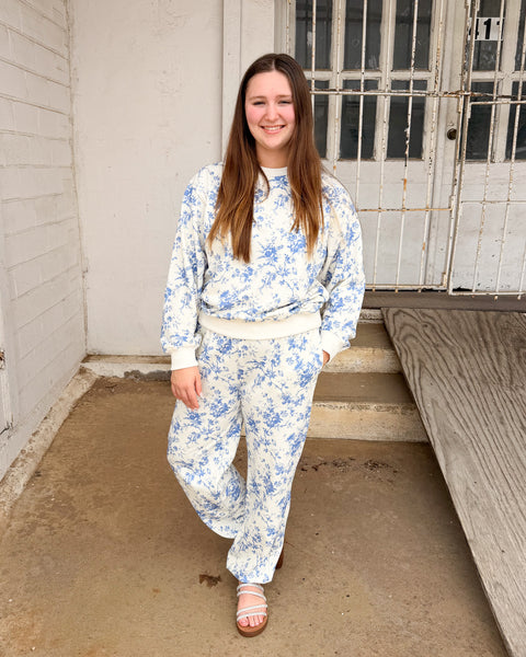 IT'S SO DARLING BLUFLORAL PRINT JOGGER SET - IVORY