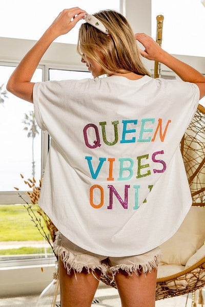 QUEEN VIBES ONLY SEQUIN LETTER TOP - OFF WHITE