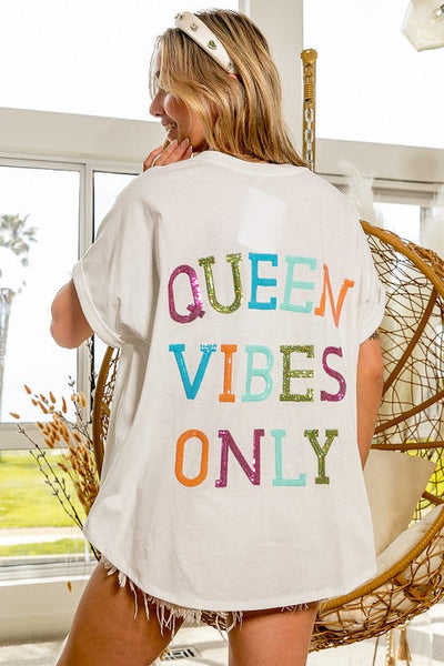 QUEEN VIBES ONLY SEQUIN LETTER TOP - OFF WHITE