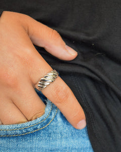 OPEN CROISSANT RING - SILVER