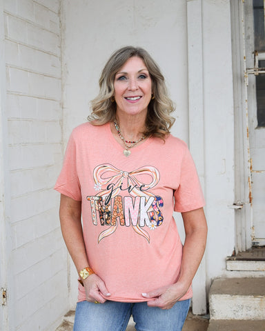GIVE THANKS GRAPHIC TEE - HEATHERED PEACH CURVY