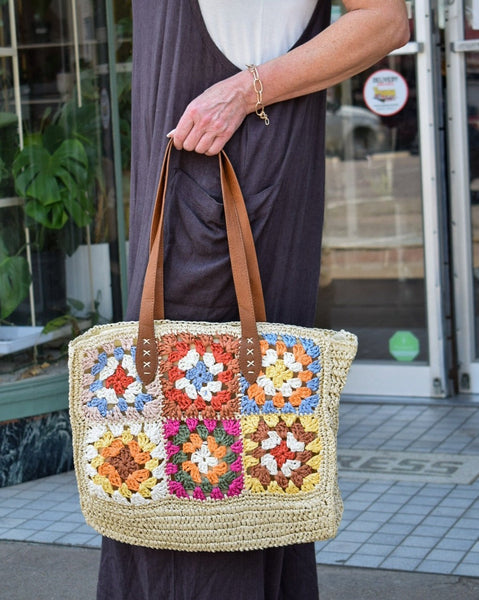 FLORAL CROTCHED TOTE BAG - BEIGE