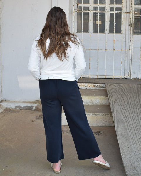 SCUBA CROPPED LOUNGE PANTS - BLACK - Salty Lime Boutique