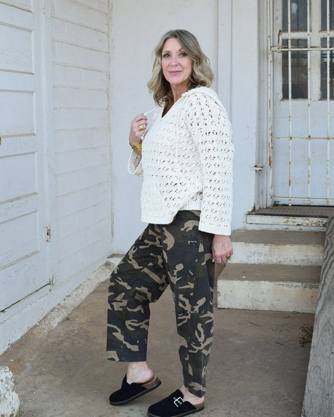 CAMO LOOSE FIT BARREL LEG PANTS