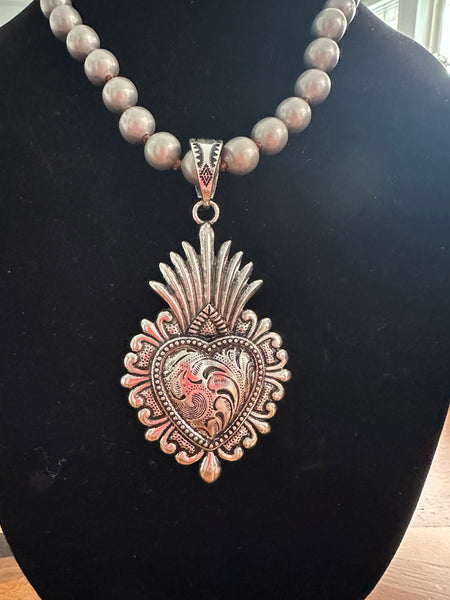 SACRED HEART CHUNKY NECKLACE - SILVER - Salty Lime Boutique