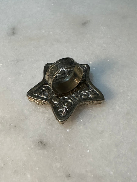 WHITE STAR CARVED RING - SILVER