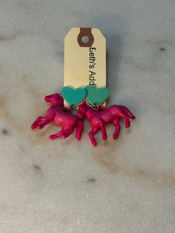 HORSE & HEART DANGLE EARRINGS - PINK