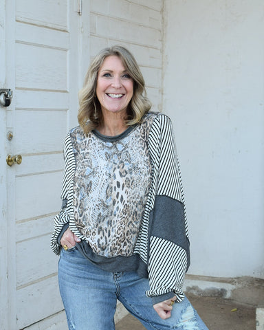 ROUND NECK OVERSIZED LOOSE FIT DOLMAN LONG SLEEVE BANDED LEOPARD ANIMAL PRINTTOP