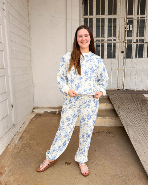 IT'S SO DARLING BLUFLORAL PRINT JOGGER SET - IVORY