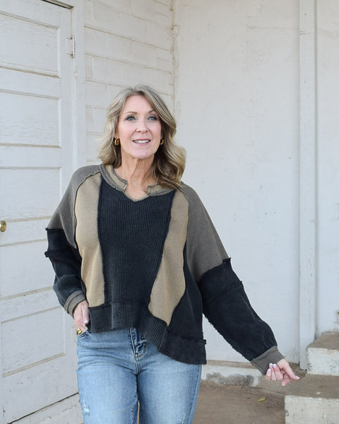 CONTRAST COLOR BLOCKED TOP BY POL - BLACK