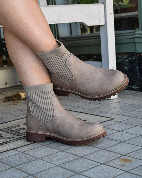 CABIN FEVER BOOT BY CORKYS - CAMEL