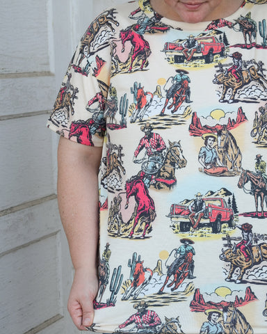 JUDY VINTAGE WESTERN PRINT SHORT SLEEVE T-SHIRT: CREAM/MULTI-COLORED PRINT