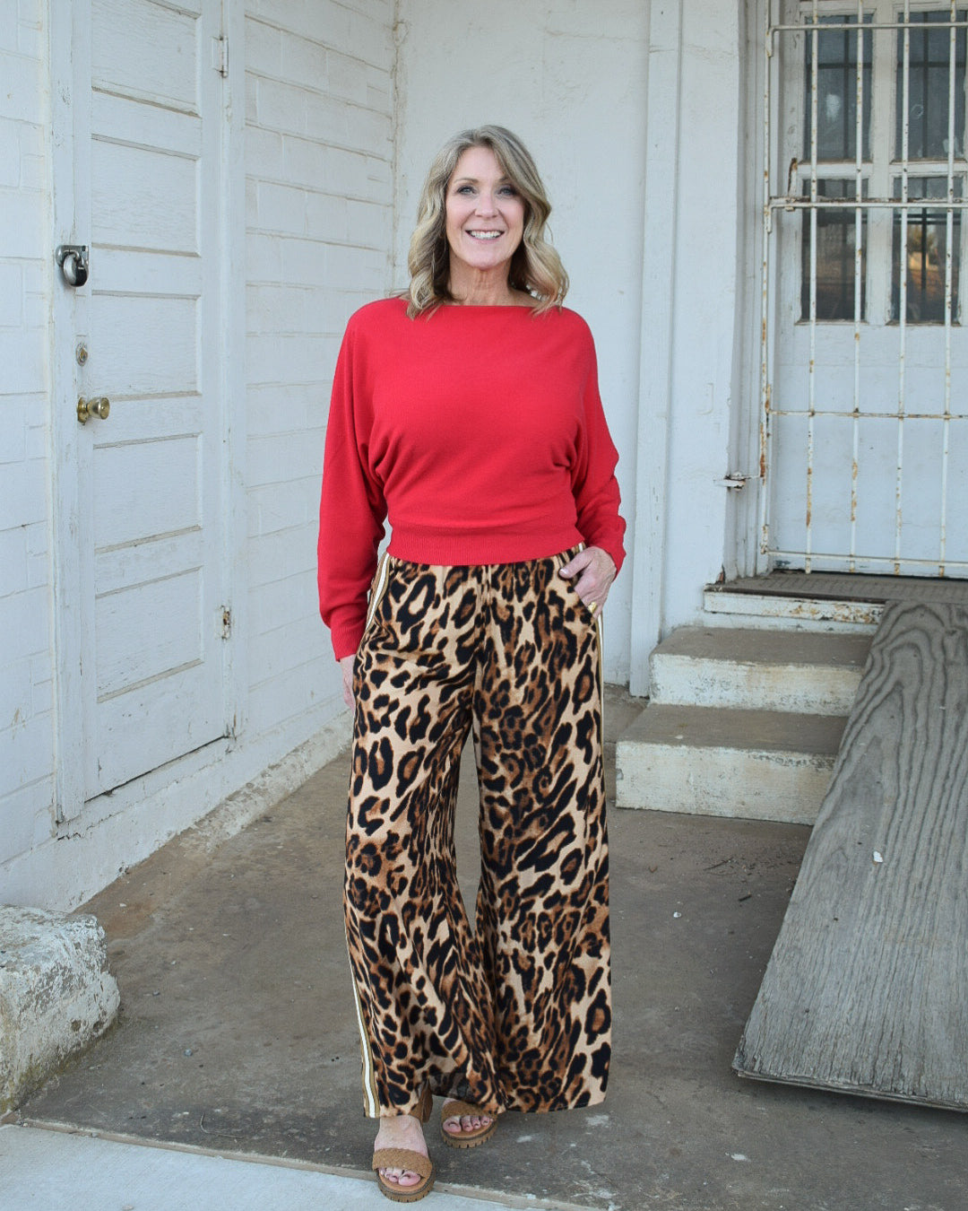 WIDE LEG LEOPARD PRINT PANT WITH ELASTIC WAIST AND POCKETS - MOCHA