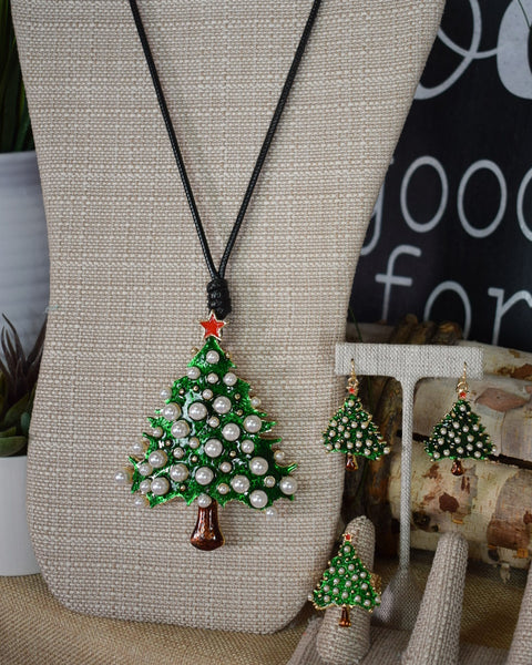 CHRISTMAS TREE WITH PEARLS STRETCHY RING - GREEN