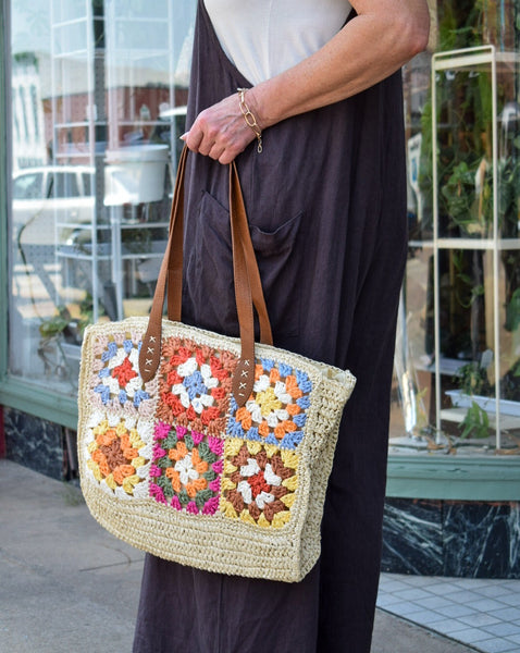 FLORAL CROTCHED TOTE BAG - BEIGE