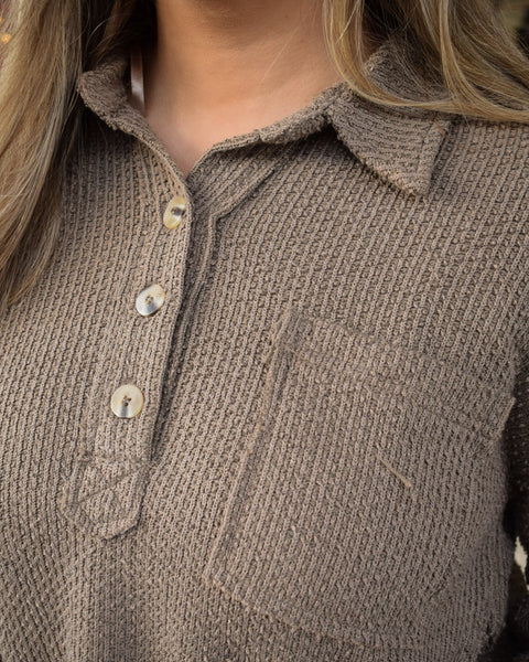 HENLEY HALF BUTTON DOWN TOP - MOCHA