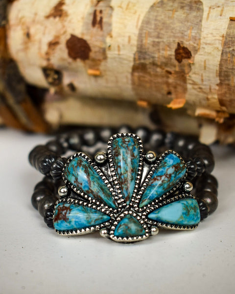 CLUSTER FAUX TURQUOISE & NAVAHO PEARLS STRETCHY BRACELET