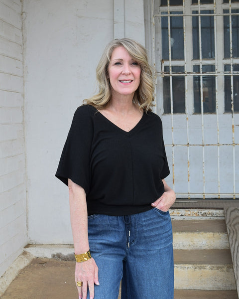 DOUBLE V SHORT SLEEVE TOP- BLACK - Salty Lime Boutique