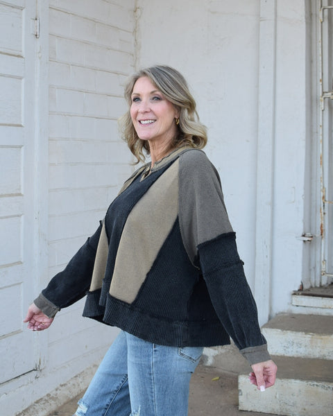 CONTRAST COLOR BLOCKED TOP BY POL - BLACK