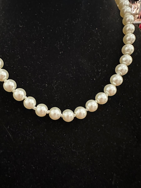 THE CLASSIC PEARL NECKLACE
