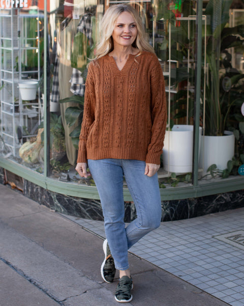 REA CABLE KNIT LOOSE FIT SWEATER - CARAMEL