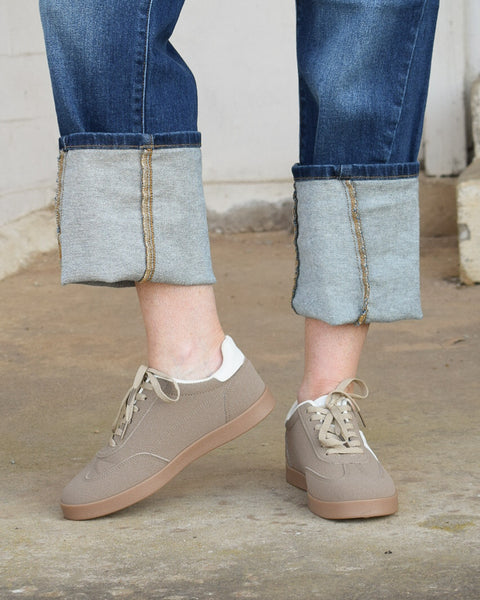 RETRO THROWBACK SNEAKER BY VERY G - BROWN