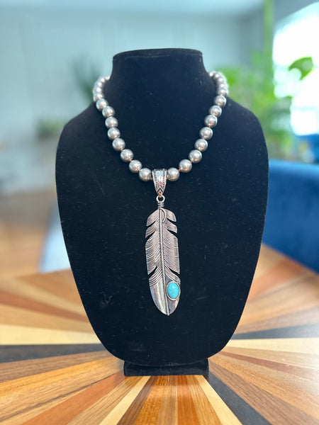 FEATHER WITH FAUX TURQUOISE CHUNKY NECKLACE - SILVER - Salty Lime Boutique