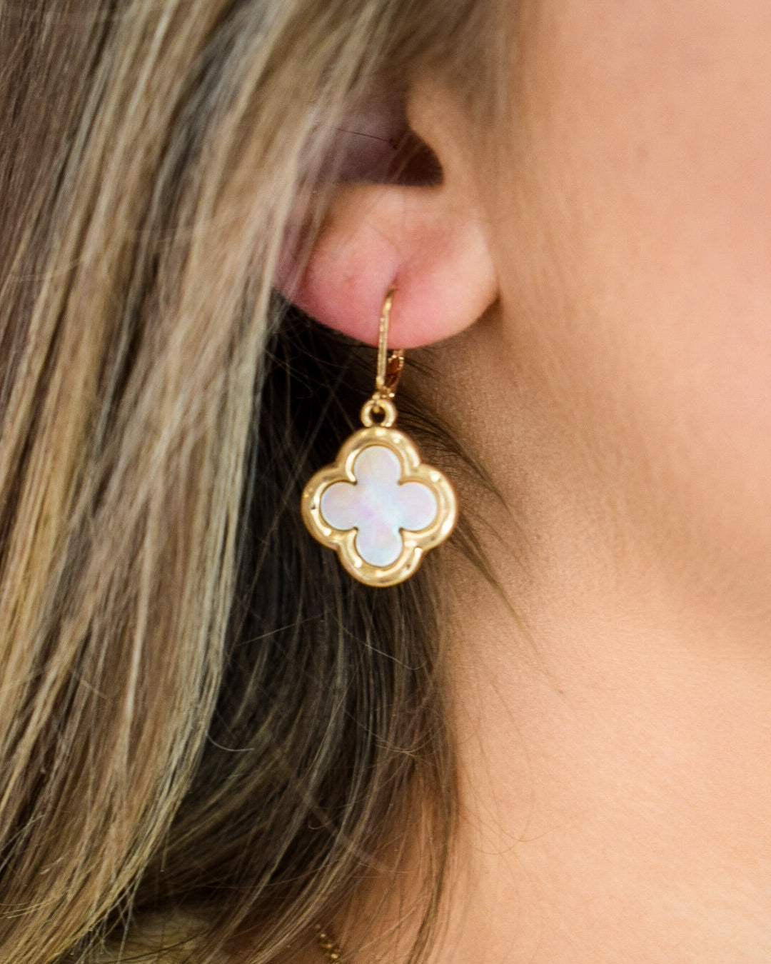 STONE CLOVER EARRINGS - GOLD