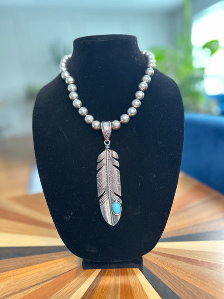 FEATHER WITH FAUX TURQUOISE CHUNKY NECKLACE - SILVER - Salty Lime Boutique