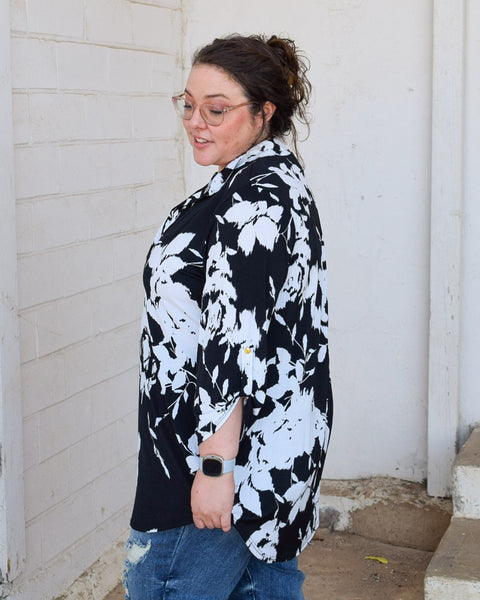 HARPER BUTTON SLEEVE FLORAL TOP - BLACK/WHITE - REG/CURVY