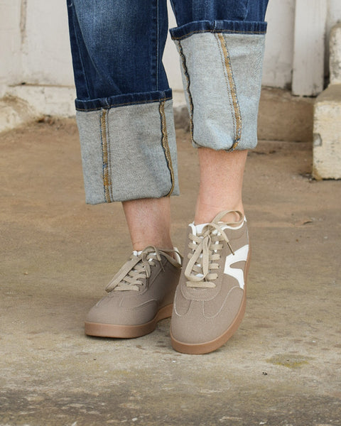 RETRO THROWBACK SNEAKER BY VERY G - BROWN
