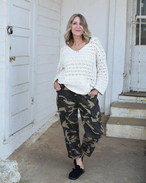 CAMO LOOSE FIT BARREL LEG PANTS