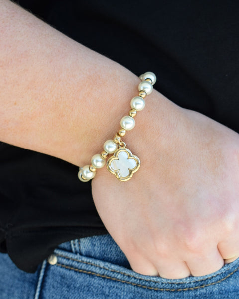 CLOVER STONE STRETCHY PEARL BRACELET