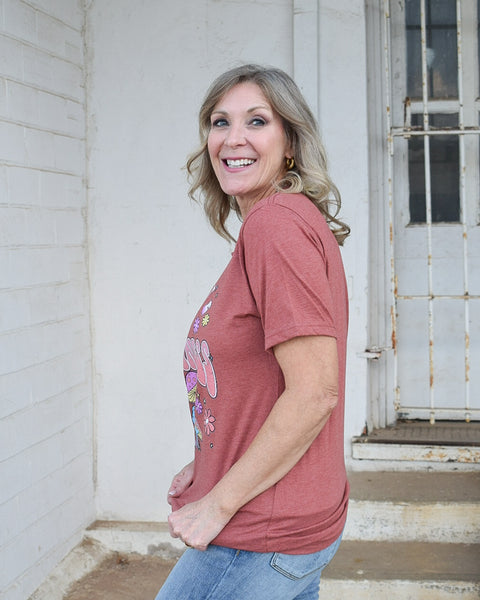 RADIATE HAPPINESS GRAPHIC TEE - HEATHERED CLAY - CURVY